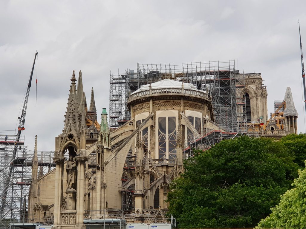 Notre Dame Sei Mesi Dopo L Incendio Tempi Lunghi Per La Ristrutturazione Della Cattedrale